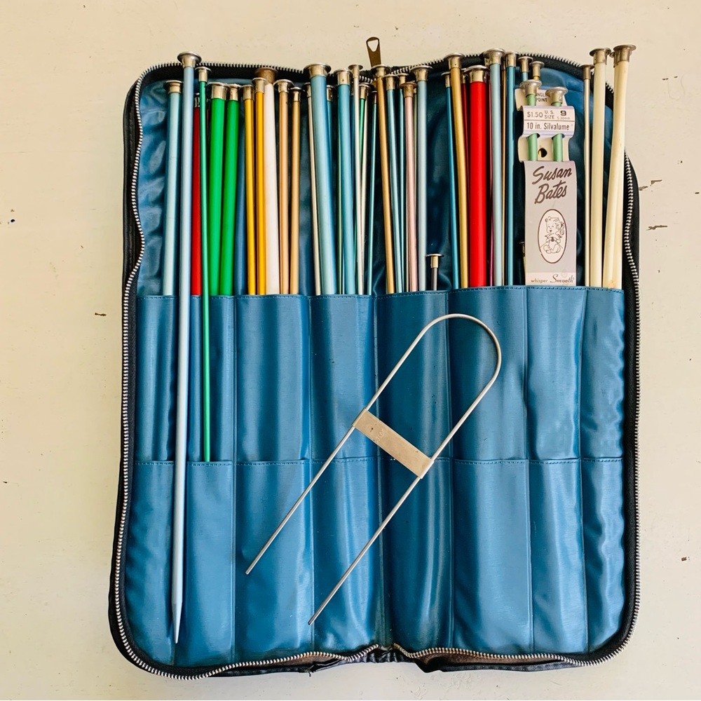 Vintage lot knitting needle set NEW and in excellent shape